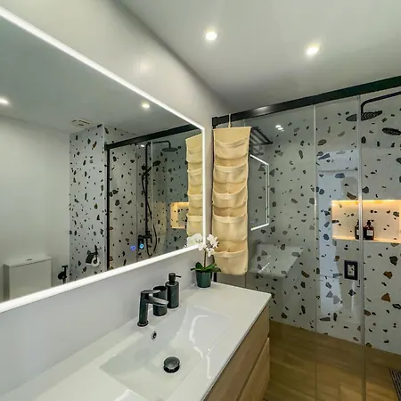 Coastal Comfort For Four In Apartamento Torremolinos