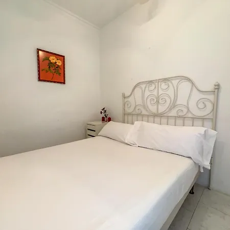 Coastal Comfort For Four In Apartamento Torremolinos