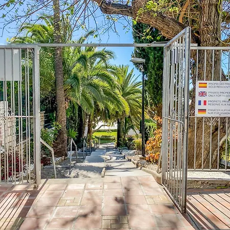 Apartamento Coastal Comfort For Four In *